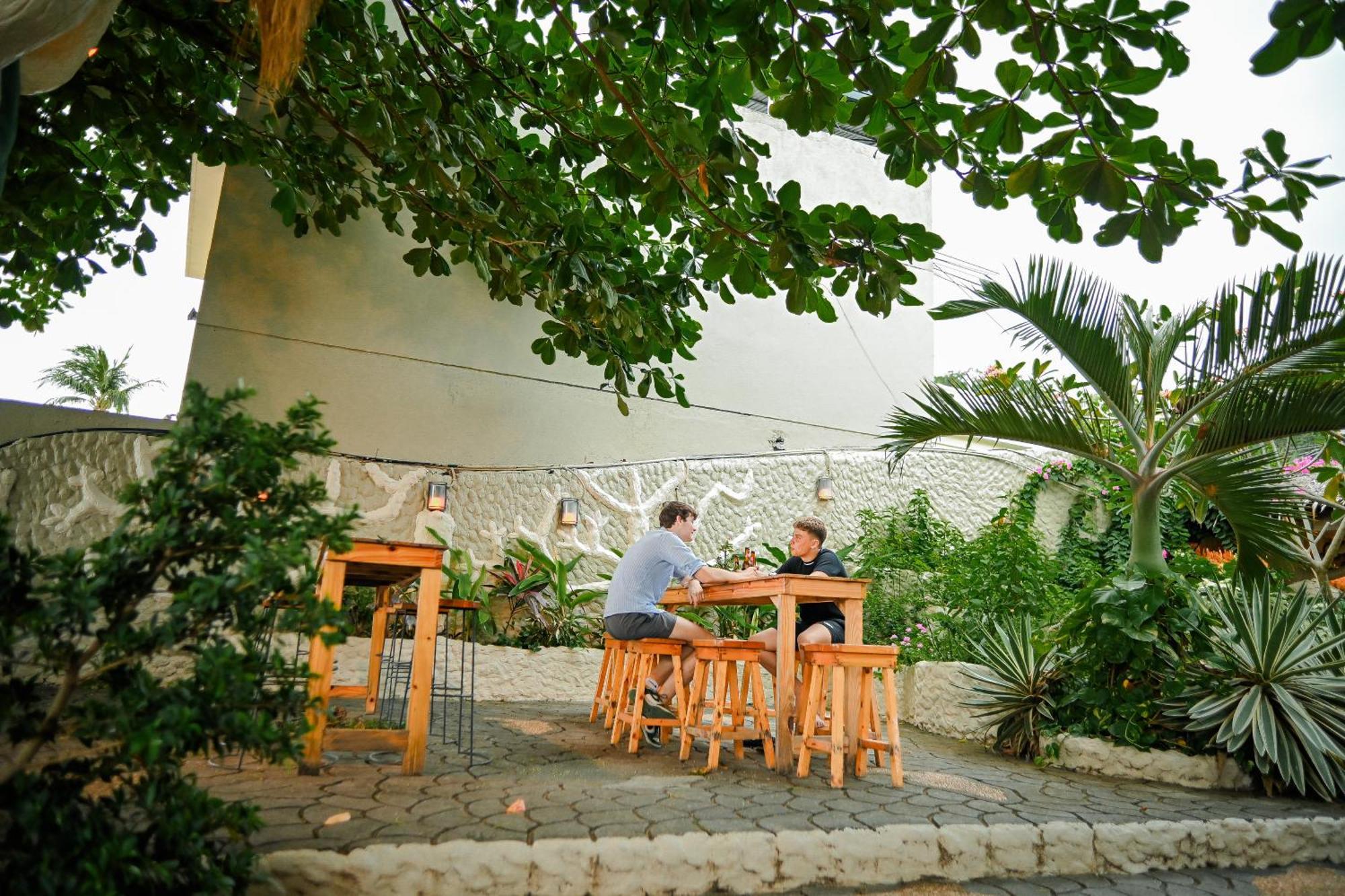 Garden Of Eden Dive Resort Puerto Galera Bagian luar foto