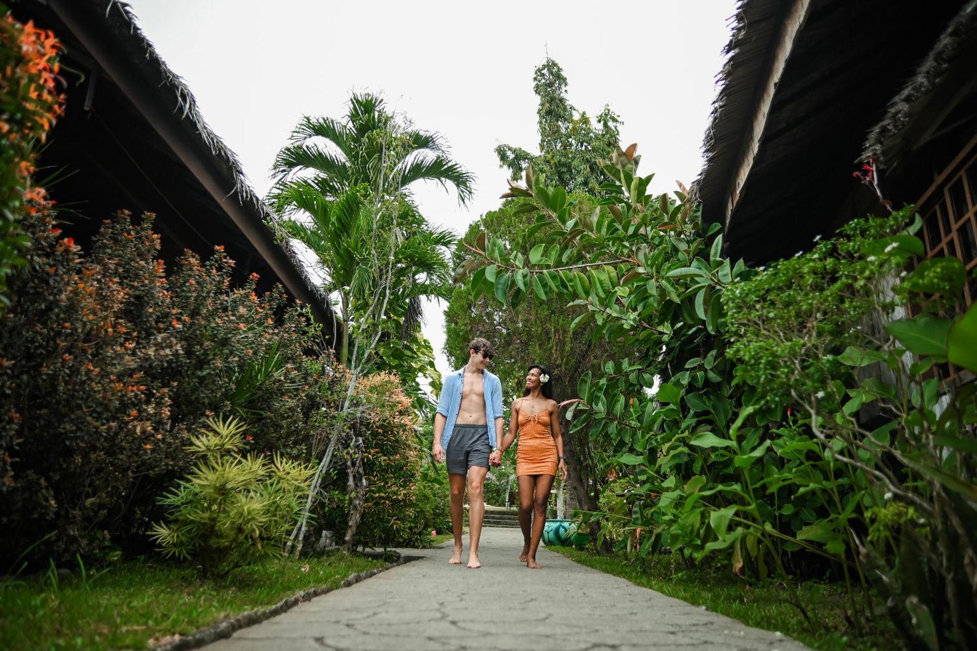 Garden Of Eden Dive Resort Puerto Galera Bagian luar foto